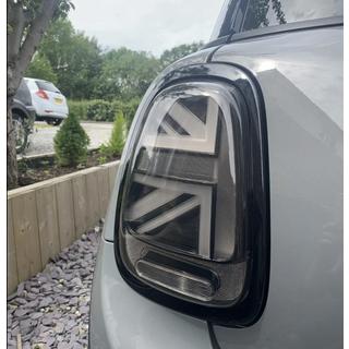 Aizmugurējie LED lukturi Union Jack stilā, melni (2 gab.) Mini Cooper F55/56/57 2014–2023 foto 1