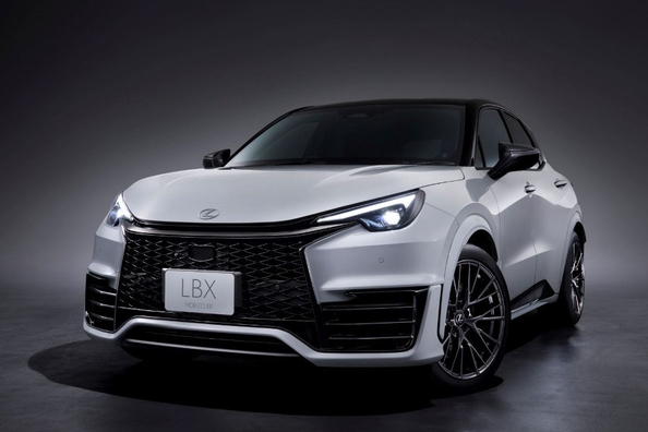 Lexus LBX 2025 apskats: kompakts krosovers ar premium akcentu