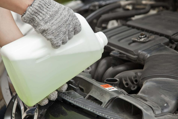 Galvenie auto šķidrumi: kam jāseko ikvienam vadītājam