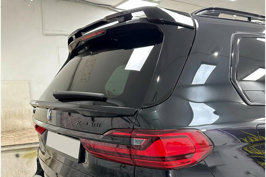BMW X7 G07 2019– Aizmugurējā stikla spoileris V2 (spīdīgi melns) Image