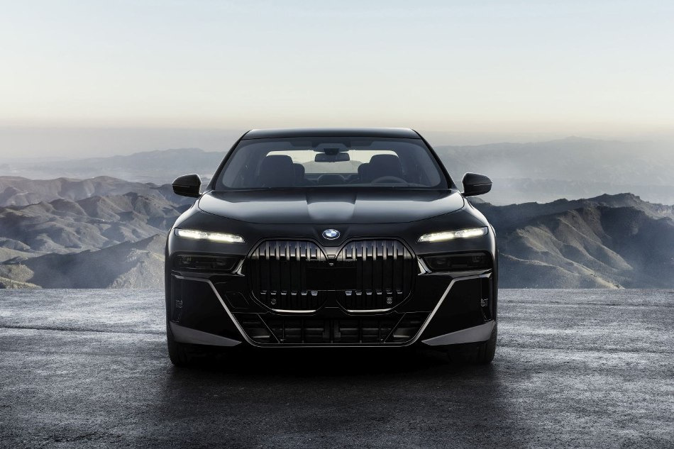 BMW 7 Series (G70) apskats: 7. paaudzes grezniba un inovacijas