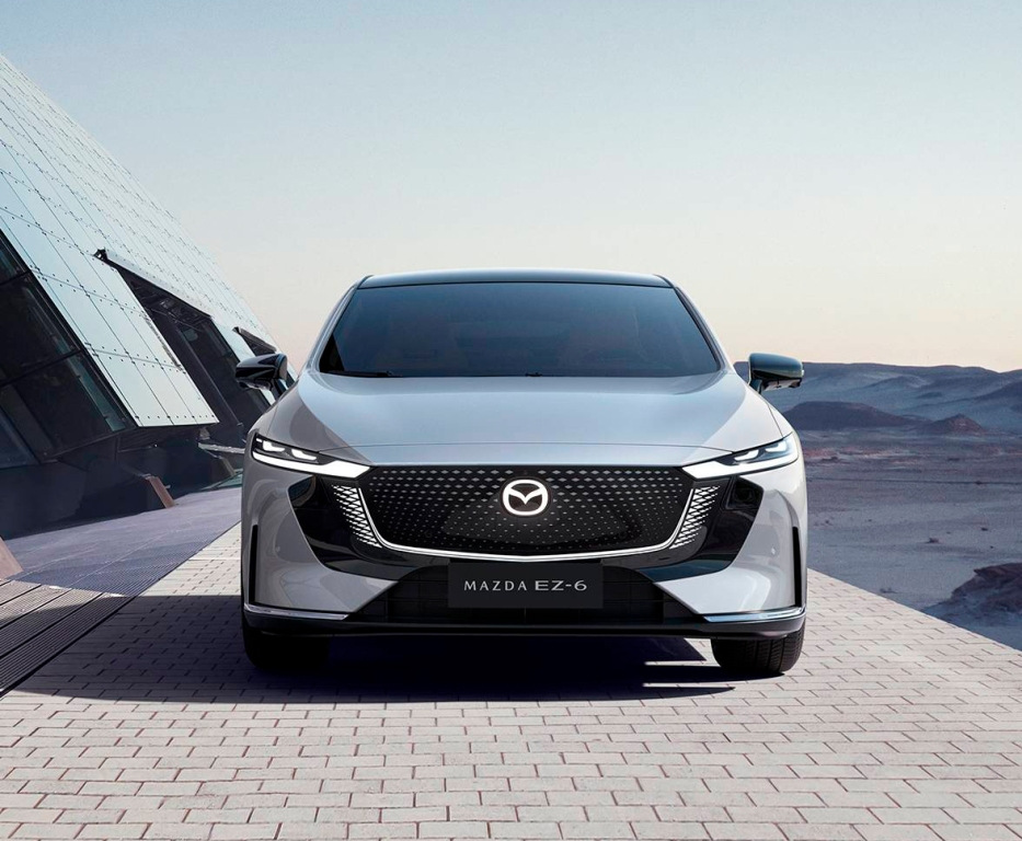 Hibrīdā liftbeka Mazda EZ-6 apskats