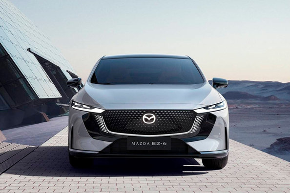 Hibrīdā liftbeka Mazda EZ-6 apskats