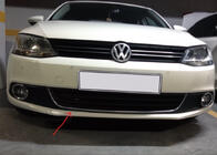 Volkswagen Jetta 2011–2018 Hroma uzlika ("smaids") priekšējam buferim U 2011-2014 (nerūsējošais tērauds) foto 1