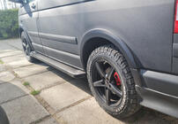 Volkswagen T5 Caravelle 2004–2010 Sānu kāpšļi X5 tipa, melni (2 gab., alumīnijs) foto 1