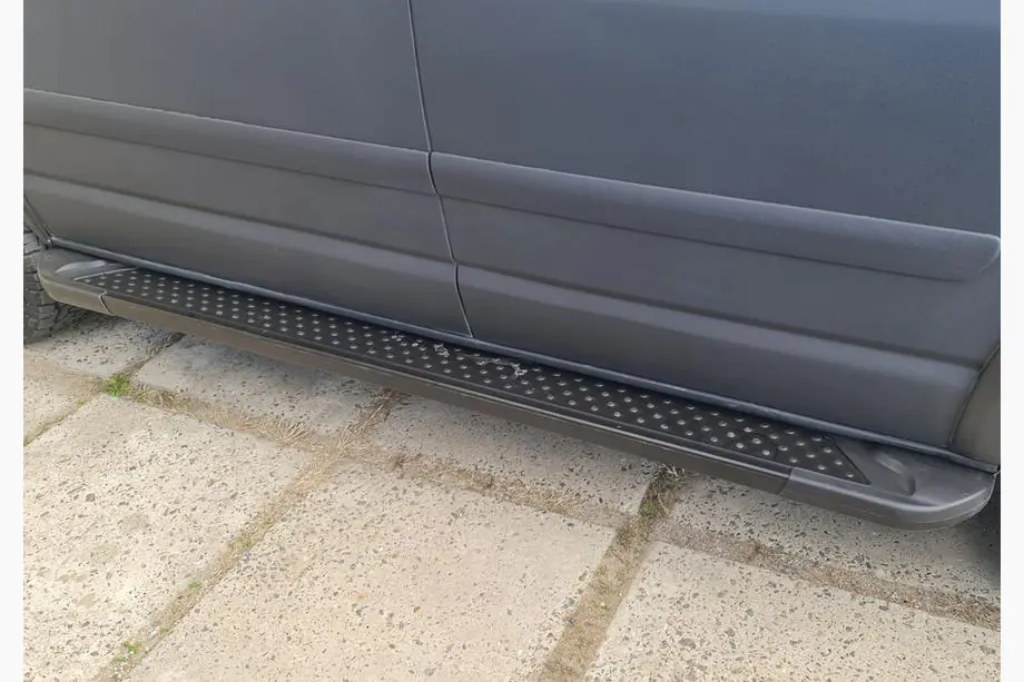 Volkswagen T5 Multivan 2003–2010 Sānu kāpšļi X5 tipa, melni (2 gab., alumīnijs) Image