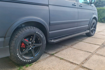 Volkswagen T5 Transporter 2003–2010 Sānu pakāpieni Allmond Black (2 gab., alumīnijs) Garā riteņu bāze foto 1