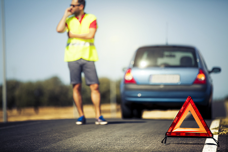 Auto salūza ceļā: soli pa solim, ko darīt