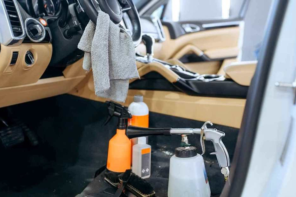Vai auto salonu ķīmisko tīrīšanu var veikt pašam?