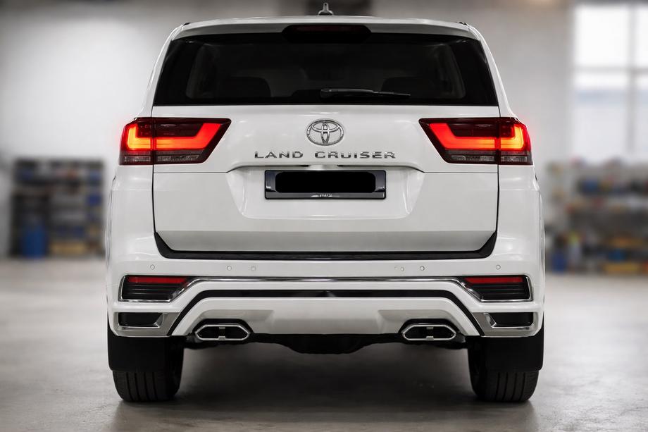 Toyota Land Cruiser 300 2021– Aizmugurējā bufera difuzors VXR Balta krāsa Image