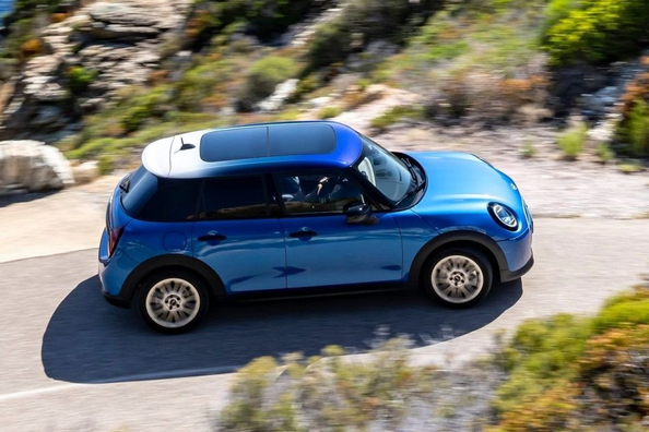 Jaunā Mini Hatch (F65) 5-door apskats: ikoniskā hečbeka 4. paaudze Foto 1