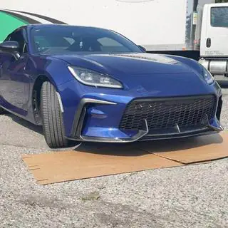 Priekšējā bufera karbona uzlika Lip V2 (2021-2023, Carbon) foto 3