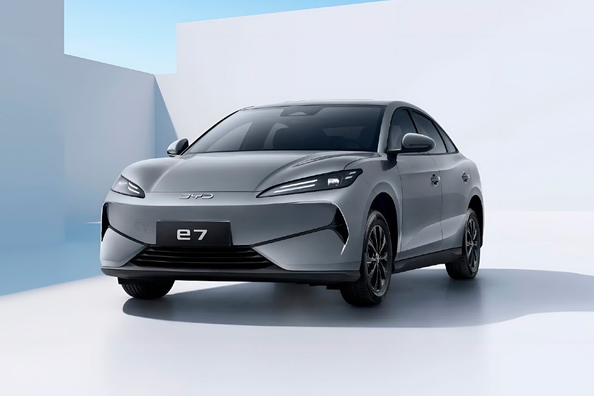 BYD E7 2025 apskats: pieejams elektro sedans pilsētai