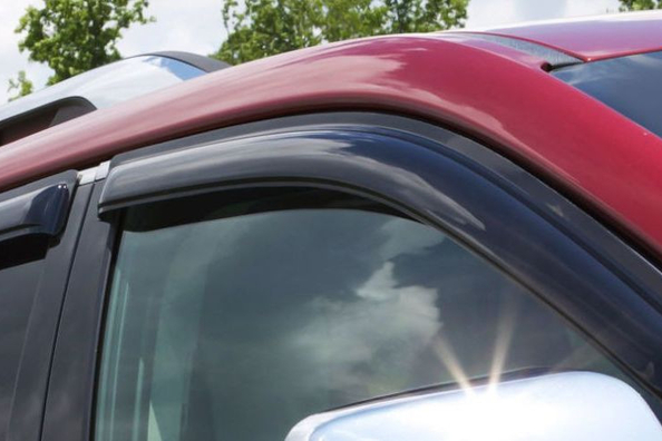 Dari pats: auto vēja deflektoru nomaiņa soli pa solim