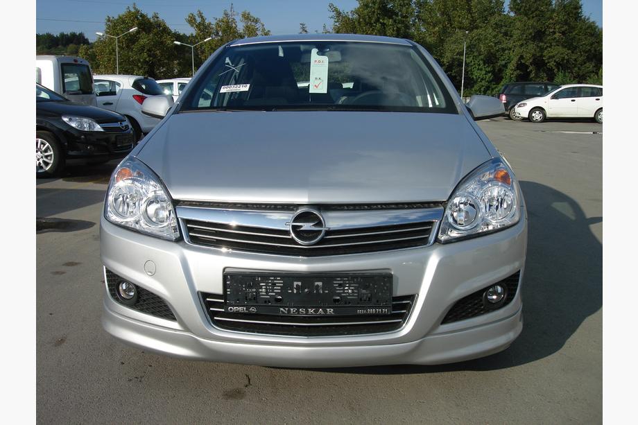 Opel Astra H 2004–2013 Priekšējā bampera apakšējā lūpa Sedan (krāsošanai) Image