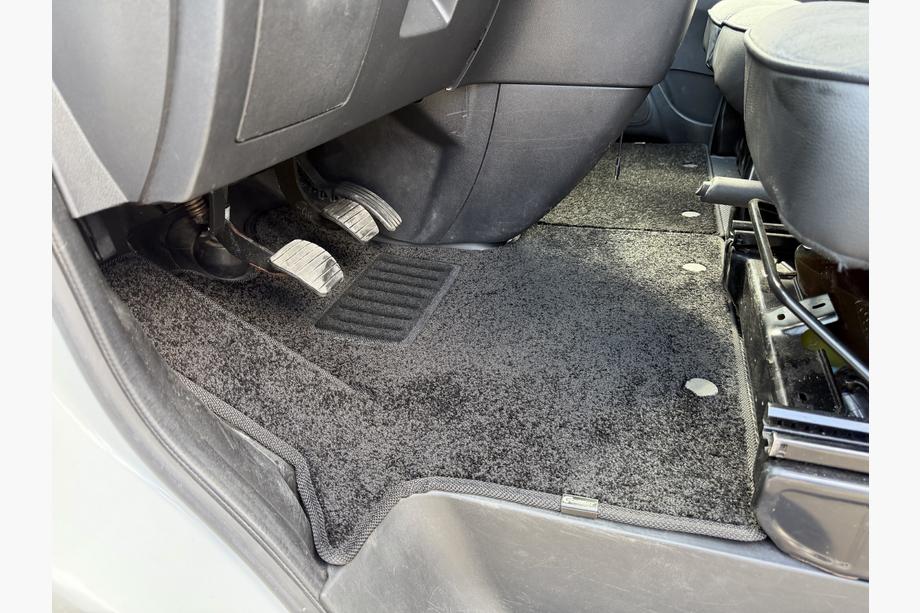 Opel Vivaro 2015–2019 Tekstila paklājiņi Deluxe (2 gab., melni) Image