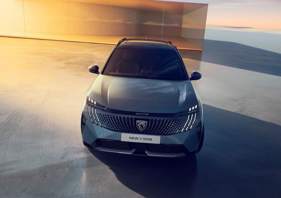 Peugeot e-5008 2024: elektriskā 7-vietīgā krosovera apskats