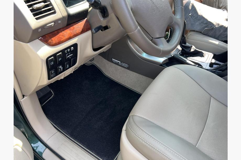 Toyota Land Cruiser Prado 120 2002–2009 Deluxe tekstila paklājiņi (2 rindas, melni) Image