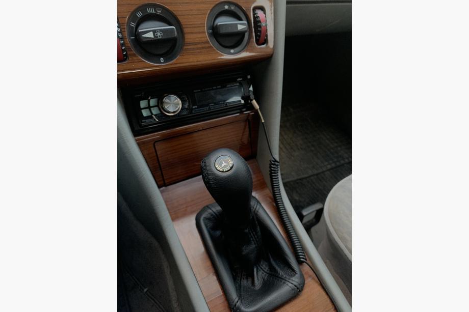 Mercedes E-klase W124 1984–1997 Ādas pārnesumu pārslēga rokturis ar manšeti Foto 1
