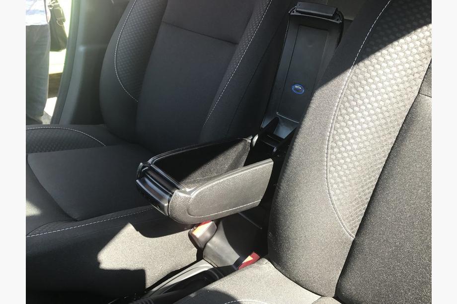 Dacia Duster 2008–2018 Roku balsts (ievietojams glāžu turētājā) Foto 5