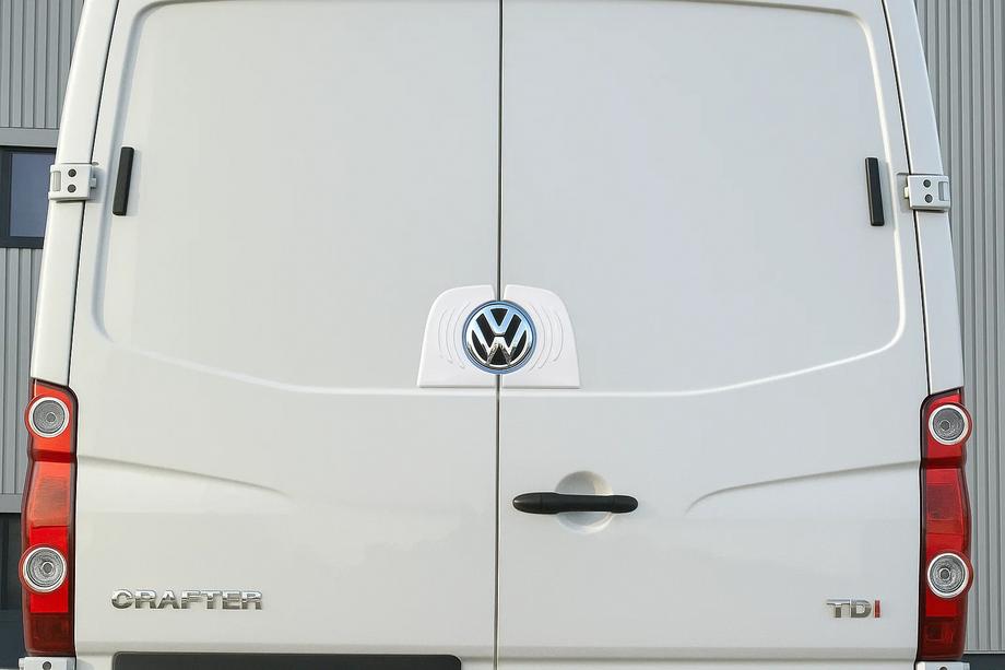 Volkswagen Crafter 2006–2016 Aizmugurējā logotipa apmale (nerūsējošais tērauds) Image