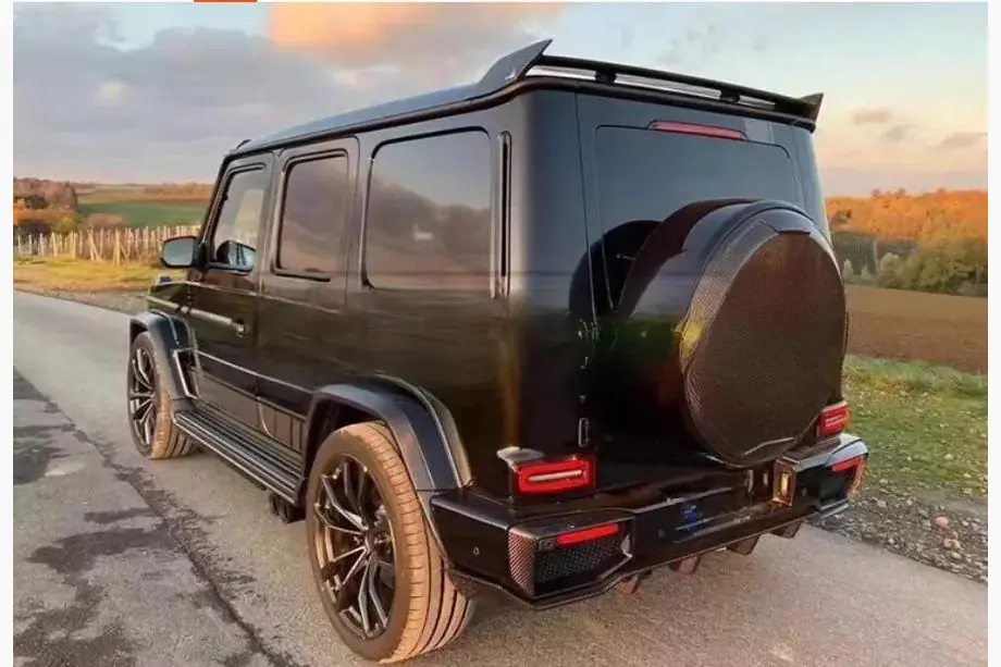 Mercedes G-Class W463 2018–2024 Aizmugurējā bampera difuzors V2 (G63 AMG, karbons) Image