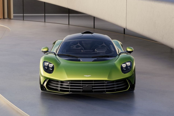 Aston Martin Valhalla: hibrīdā hiperauto apskats