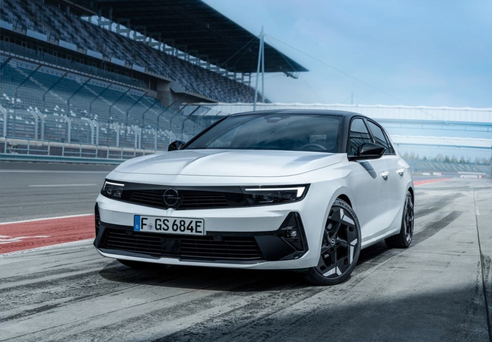 Opel Astra L GSe: Sportisks hibrīda hečbeks