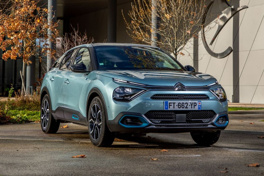 Citroen e-С4: Elektriskā hečbeka apskats ar uzsvaru uz komfortu