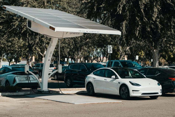 Lietota elektroauto plusi un mīnusi: vai ir vērts tērēties?