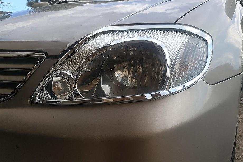 Toyota Corolla 2002–2007 Priekšējo lukturu uzlikas V1 (2002-2004, 2 gab., plastmasa) Image
