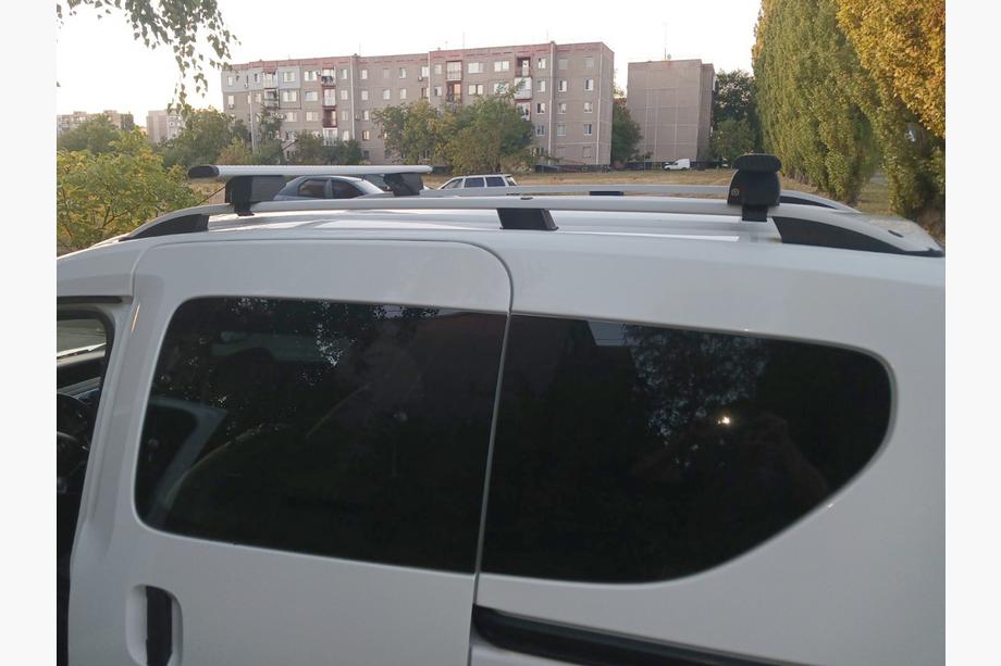 Renault Dokker 2013–2022 Jumta bagāžnieks (šķērsstieņi) standarta jumta reliņiem ar slēdzeni Wizard V1 (2 gab.) 150 cm, pelēks Foto 2