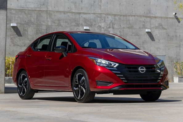 Nissan Versa: Atjaunināts budžeta sedans