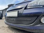 Renault Megane III 2009–2016 Ziemas uzlika radiatora restei (2009-2013, apakšējā) foto 4
