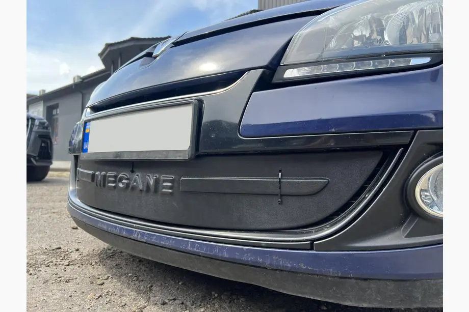 Renault Megane III 2009–2016 Ziemas uzlika radiatora restei (2009-2013, apakšējā) Foto 4