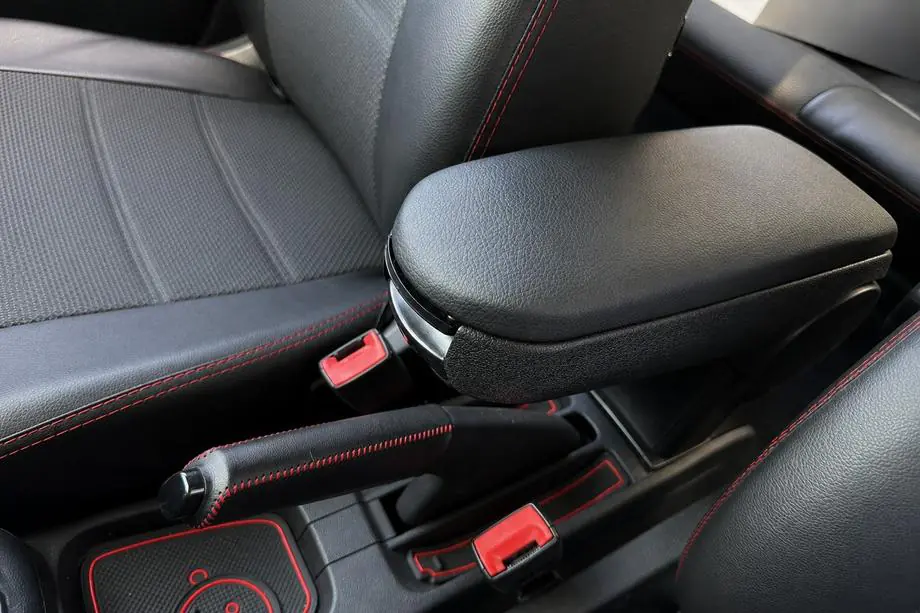 Volkswagen Polo 2010–2017 Roku balsts V-1 Niken Luxury Image