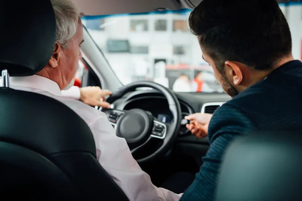 Vai ir vērts pirkt auto no pārpircēja?
