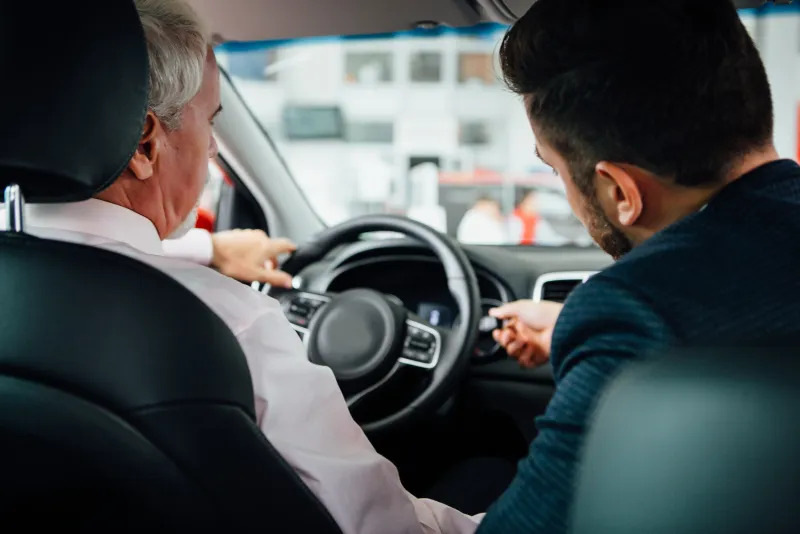 Vai ir vērts pirkt auto no pārpircēja?
