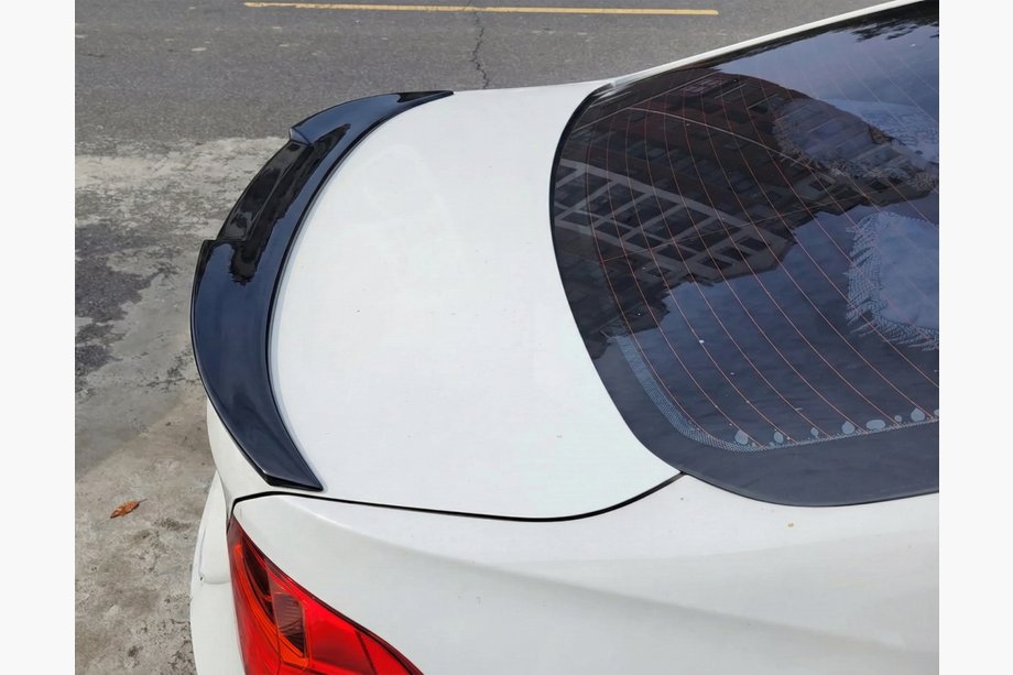 BMW 3. sērija F30/F31 2012–2019 M4-Style spoilers (F30/F80, spīdīgi melns) Image