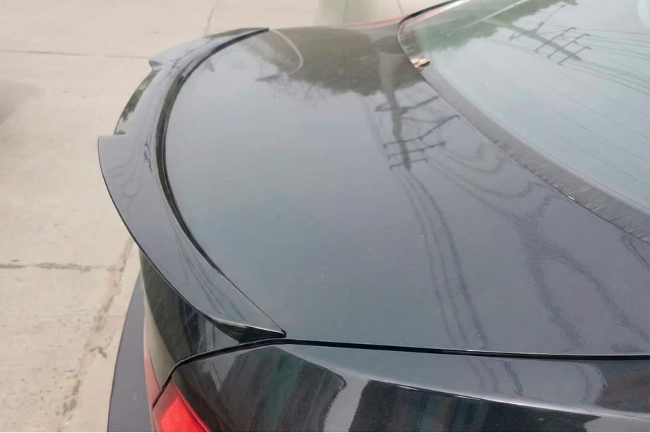 BMW 5. sērija F10/F11 2010–2016 M4 stila spoilers (F10, spīdīgi melns) Image