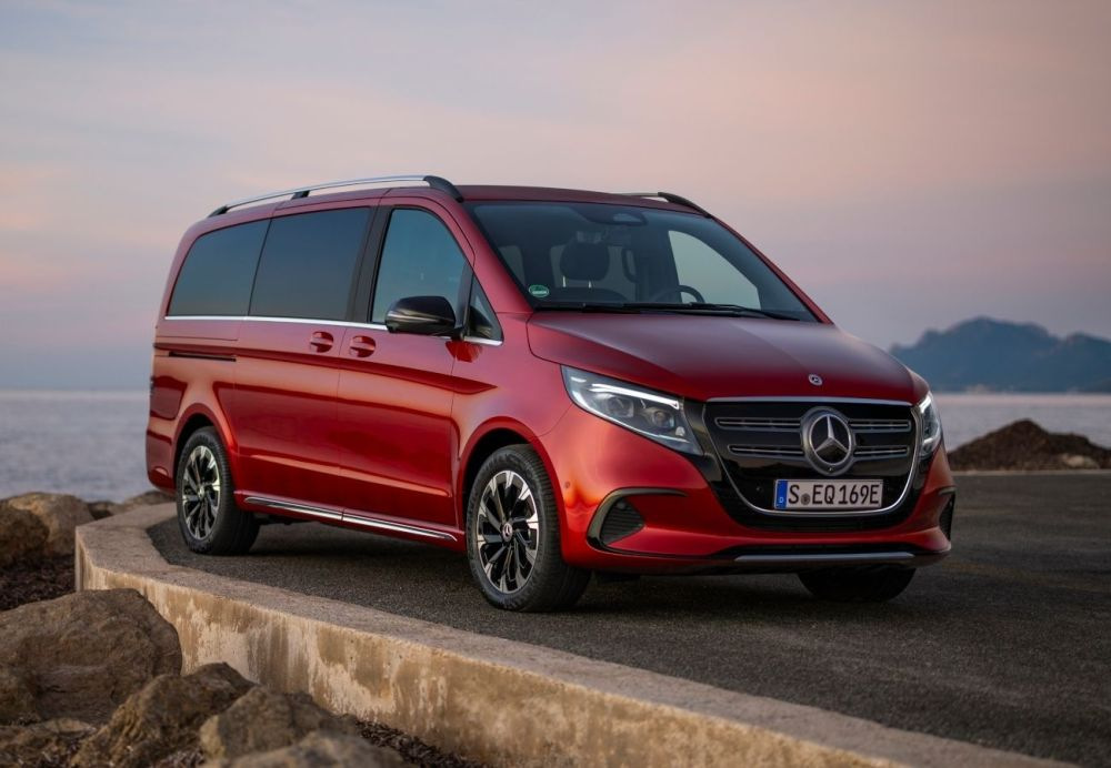 Mercedes-Benz EQV 2024 apskats: luksusa elektroauto visai ģimenei