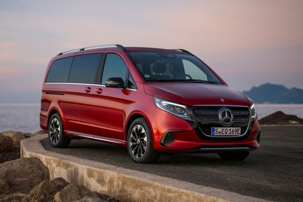 Mercedes-Benz EQV 2024 apskats: luksusa elektroauto visai ģimenei