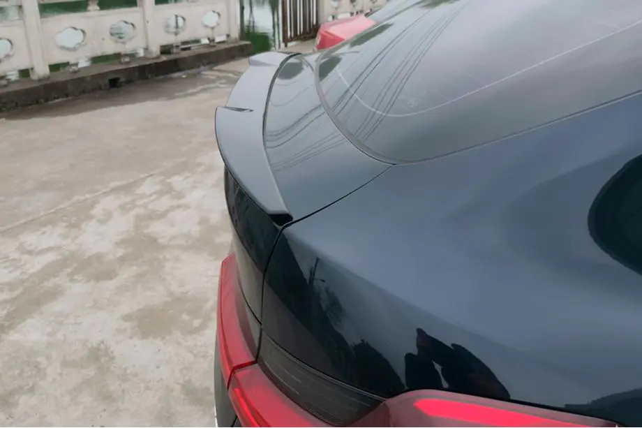 BMW X4 G02 2018– Spoileris M4-Style (melns spīdīgs) Image