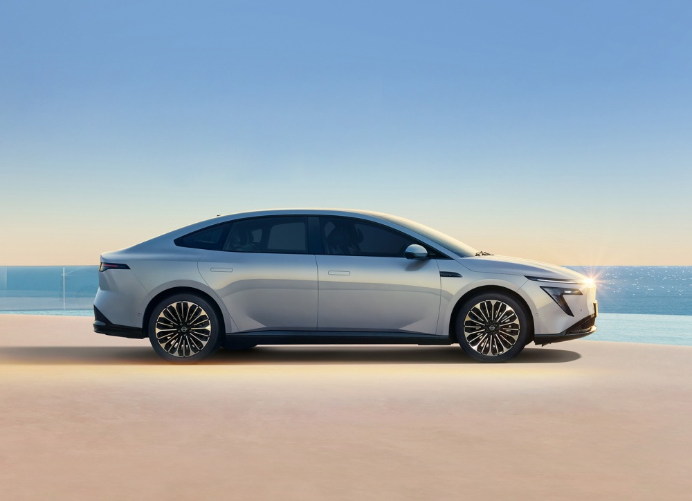 Nissan N7 apskats: jauns elektriskais sedans-fastbeks