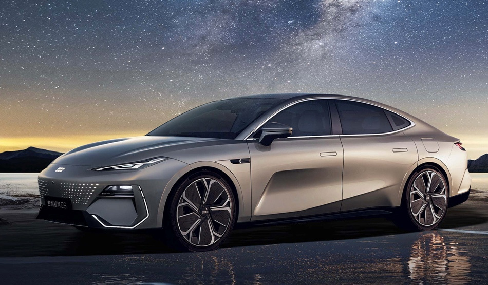Geely Galaxy E8 apskats: tehniskie dati, aprīkojums un foto