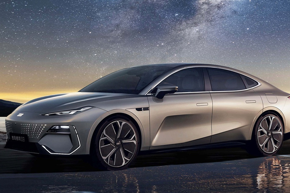 Geely Galaxy E8 apskats: tehniskie dati, aprīkojums un foto
