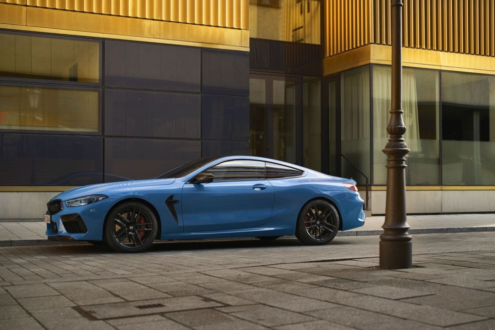 BMW M8 Coupe apskats: sportiska elegance