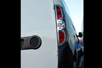Fiat Doblo II 2010–2022 Aizmugurējo lukturu hroma uzlikas (2010-2015, 2 gab., plastmasa) foto 7