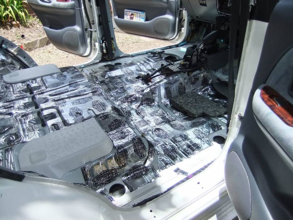 Cik smagāks kļūst auto pēc skaņas izolācijas?