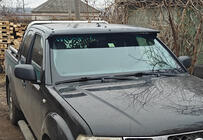 Nissan Navara 2006–2015 Saules vizieris vējstiklam (uz rāmja) foto 1